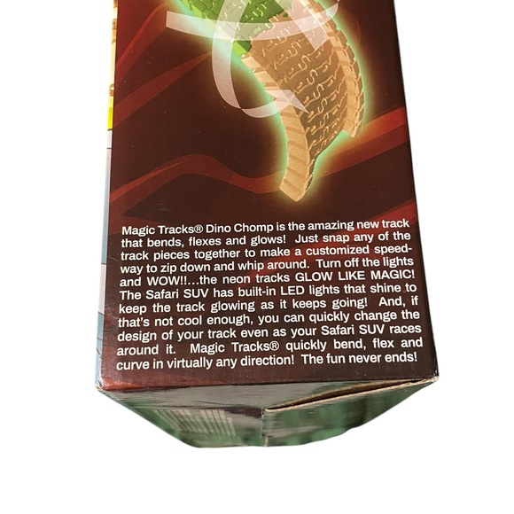 Magic Tracks Dino Chomp - Glow in the Dark Tracks - Picture 5 of 5